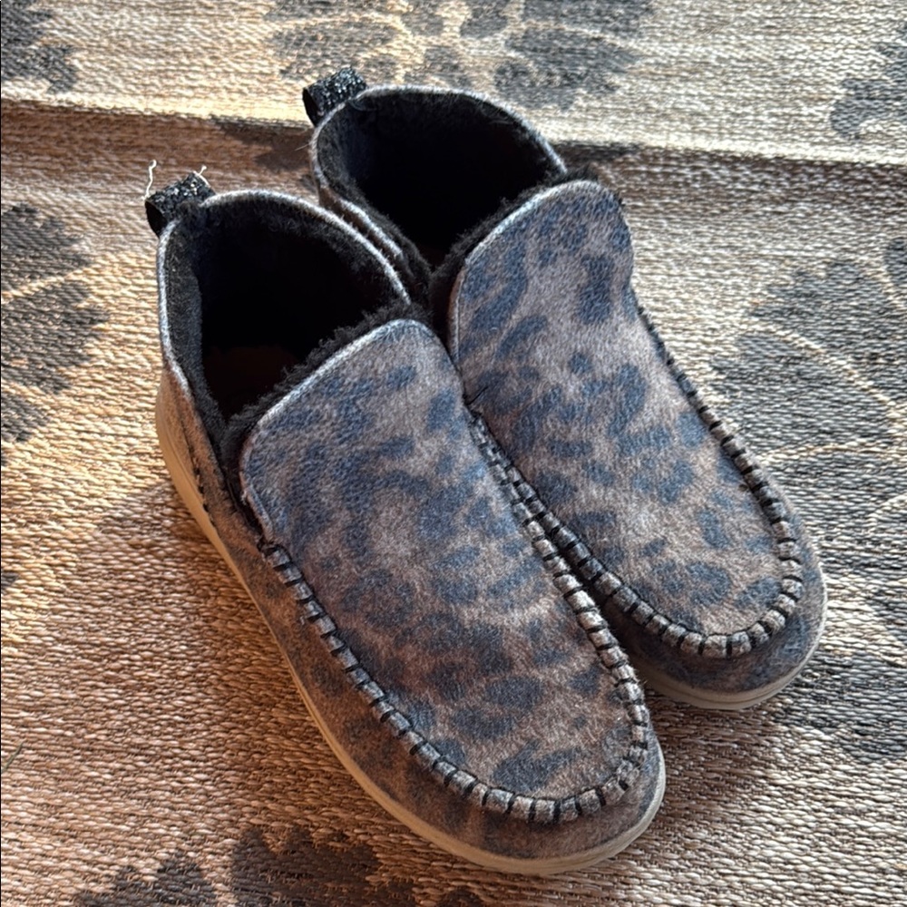 Hey Dude Women’s Shoes – Size 8.5 – Leopard Print Moccasins